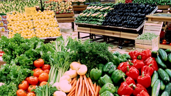 صورة أسعار الخضراوات والفاكهة اليوم 14/ 2/ 2019.. والطماطم بـ6.25 جنيه
