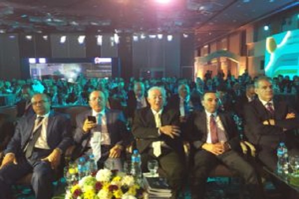 صورة وزير قطاع الاعمال : فرص واعدة لصناعة الاسمدة العربية و3 شركات جديدة بالتعاون مع القطاع الخاص