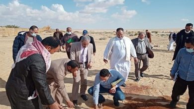 صورة بالصور.. رئيس جهاز تحسين الأراضي يبحث مطالب أهالي سيوة بمطروح