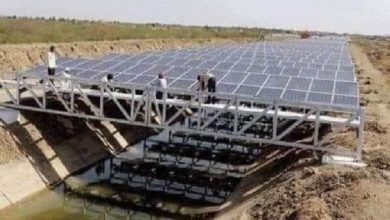 صورة رواد ” فيس بوك” يطالبون بتنفيذ مشروع لتغطية الترع بألواح طاقة شمسية لتوليد الكهرباء