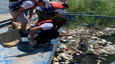 صورة بالصور .. حملة لنظافة نهر النيل من المخلفات البلاستيكية بمشاركة 30 طالب وطالبة